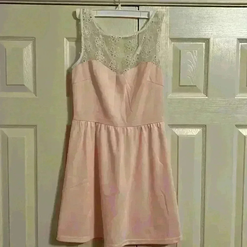 Dress - Picture 1 of 4